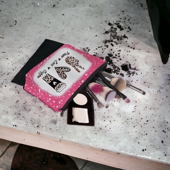 NEW! Makeup bag or pencil case - BTQ - Picture 4 of 8